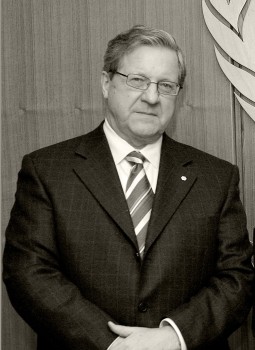 Lloyd Axworthy, former Canadian foreign minister and President of the University of Winnipeg