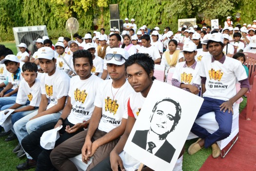 جوانان شرکت کننده در مراسم کمپین «پنج سال بیدادگری» در روز سه شنبه در دهلی نو