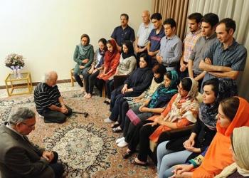 In a photograph posted earlier this month to several Persian-language websites, Muhammad Nourizad, a former journalist with the semi-official Kayhan newspaper, and Muhammad Maleki, the first head of Tehran University following the Islamic Revolution, are seen on their knees in humility before a group of Baha’i students.