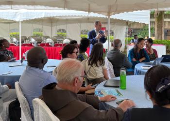 Daniel Perell, a Representative of the Baha’i International Community to the UN, attended the 6th United Nations Environment Assembly last week in Nairobi, Kenya, where he urged attendees to see the climate crisis as a chance to improve global governance.